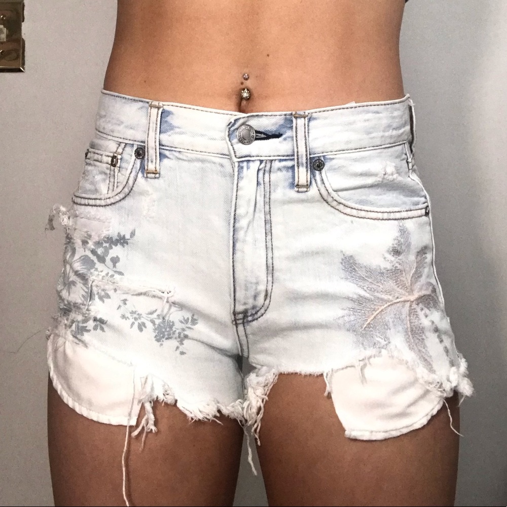 Shorts - Picture 2 of 4
